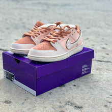 Load image into Gallery viewer, Nike Dunk Sb “Guava Ice”