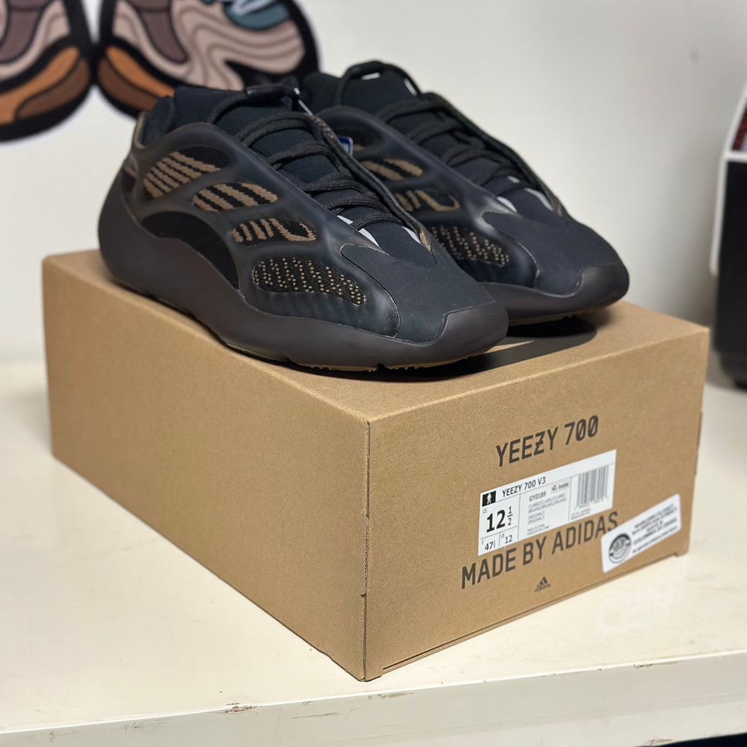 Yeezy 700 “Clabro”