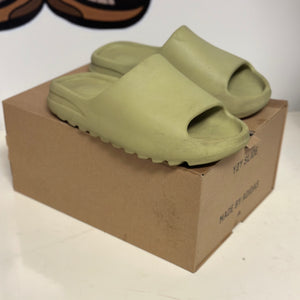 Yeezy Slides “Resin”