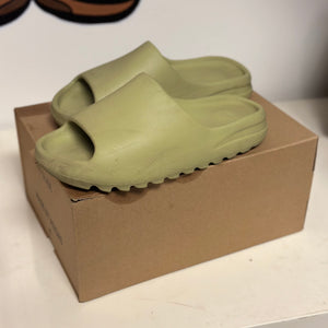 Yeezy Slides “Resin”