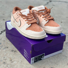 Load image into Gallery viewer, Nike Dunk Sb “Guava Ice”