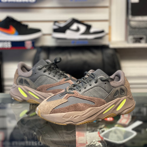 Yeezy 700 “Mauve”