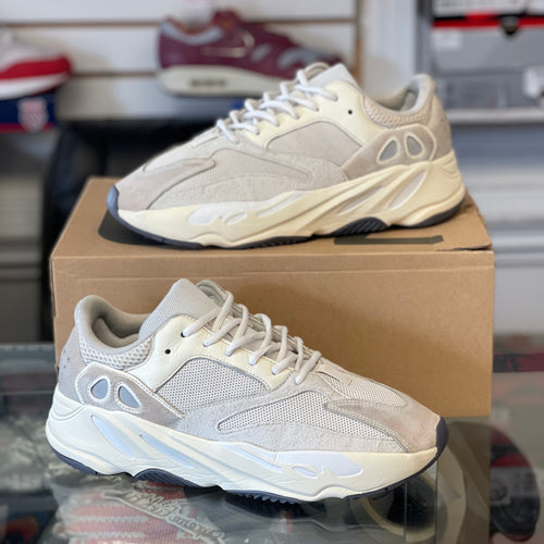 Yeezy 700 “Analog”